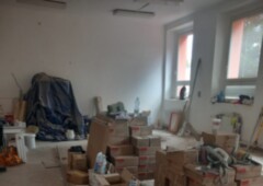 Jídelna s uskladněným materiálem.jpeg